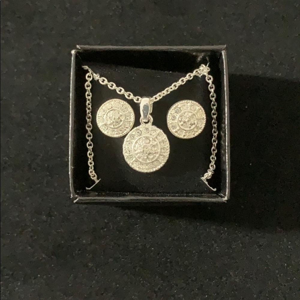 Necklace and earring set